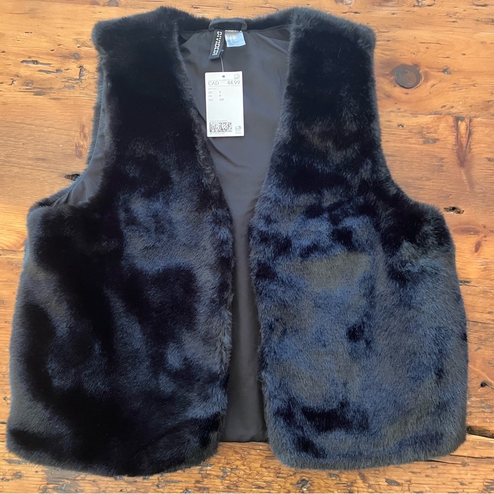 H&M Divided Black Faux Fur Vest S NEW